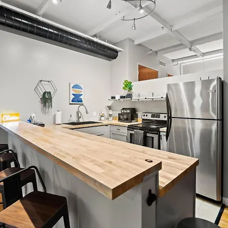 Lakefront Loft - Downtown - Shuffle Board Table Cleveland Extérieur photo
