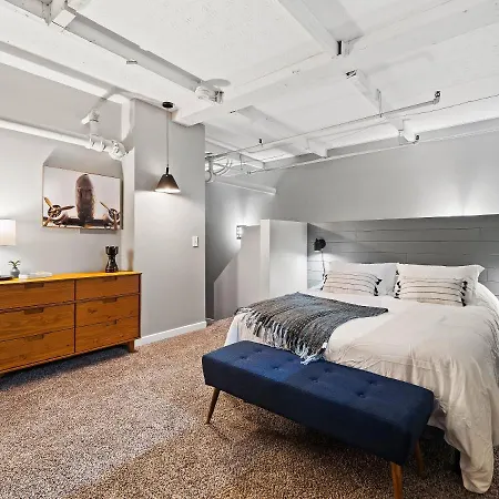 Lakefront Loft - Downtown - Shuffle Board Table Cleveland Extérieur photo