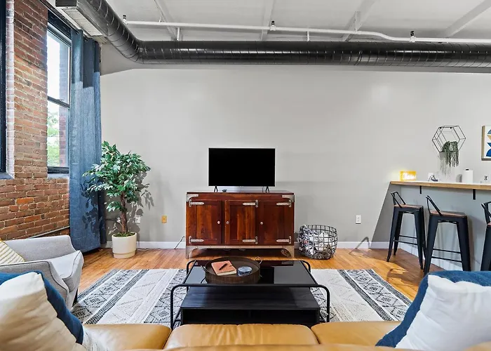 Lakefront Loft - Downtown - Shuffle Board Table