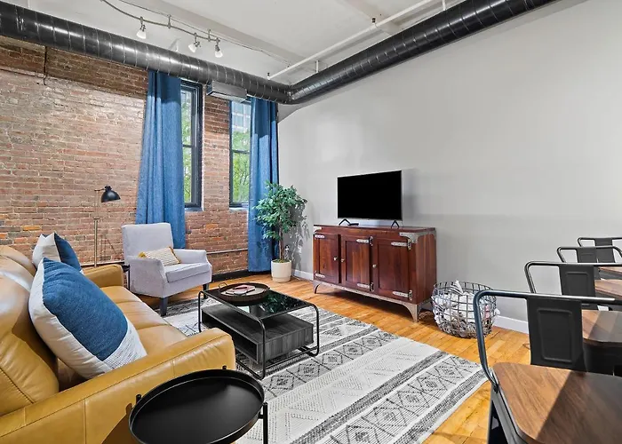 Lakefront Loft - Downtown - Shuffle Board Table