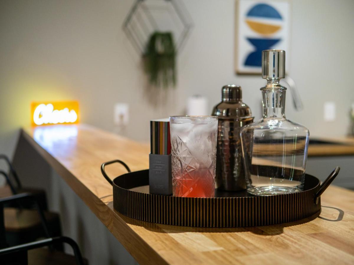 Lakefront Loft - Downtown - Shuffle Board Table * Cleveland