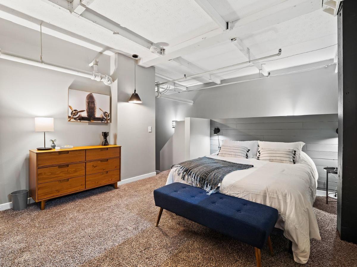 Hébergement de vacances Lakefront Loft - Downtown - Shuffle Board Table *