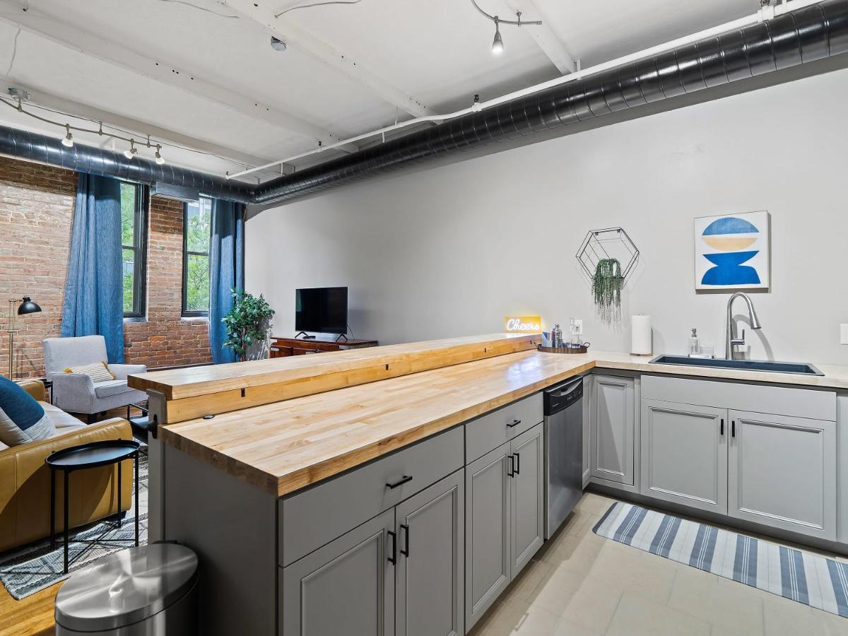Lakefront Loft - Downtown - Shuffle Board Table Cleveland